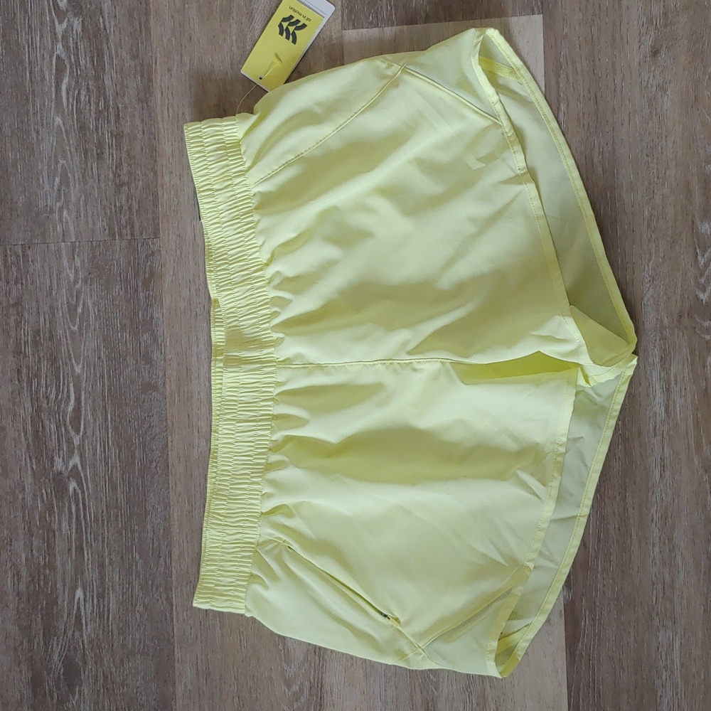 NWT All in Motion Women's Mid Rise Running Shorts Yellow Size XL